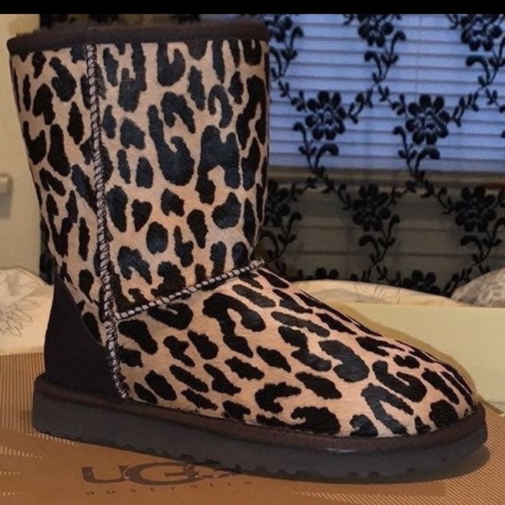 Cheetah fur uggs size womens 5